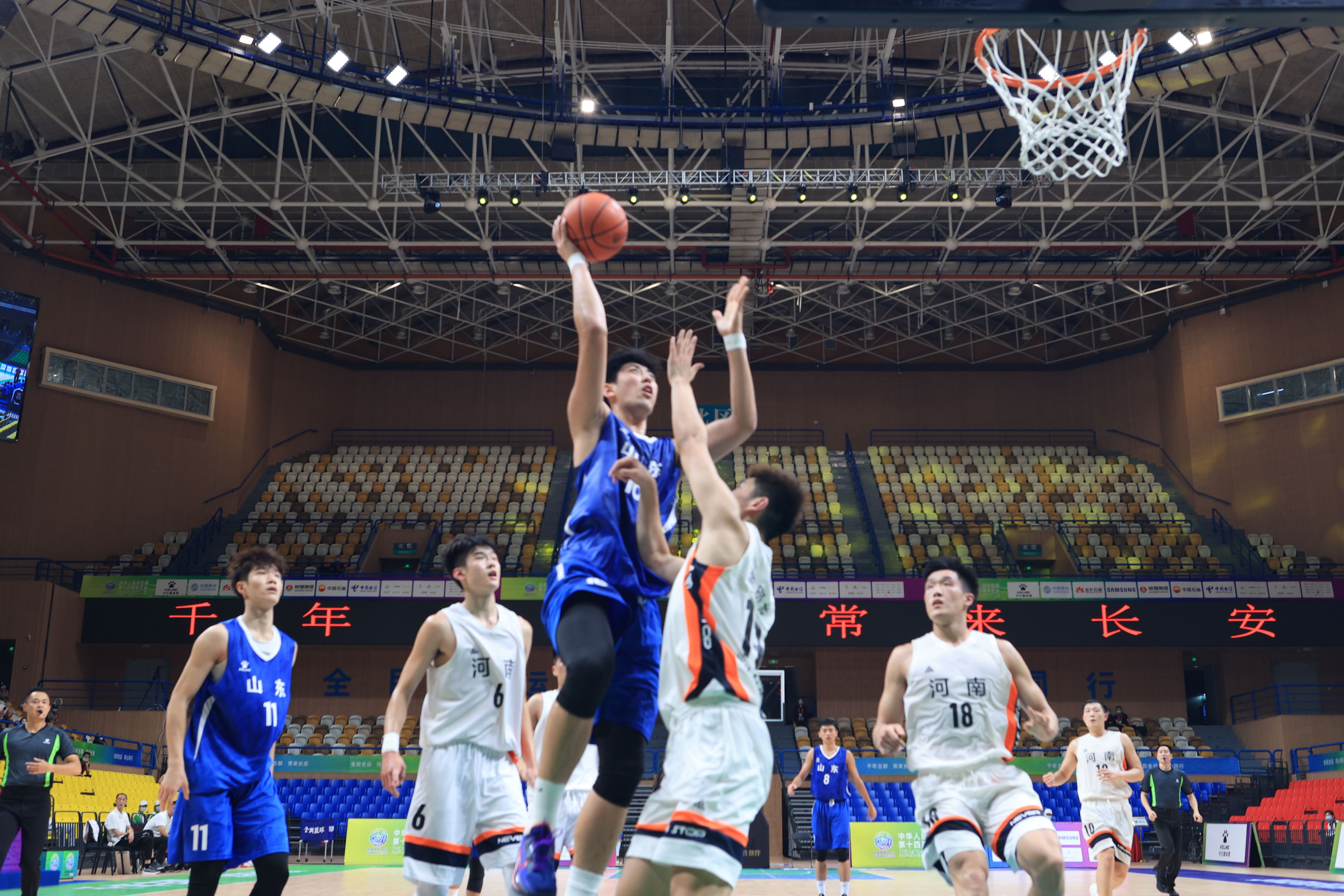 天赋尽显！弗拉格隔扣队友，NBA高管称他是下一个伦纳德.